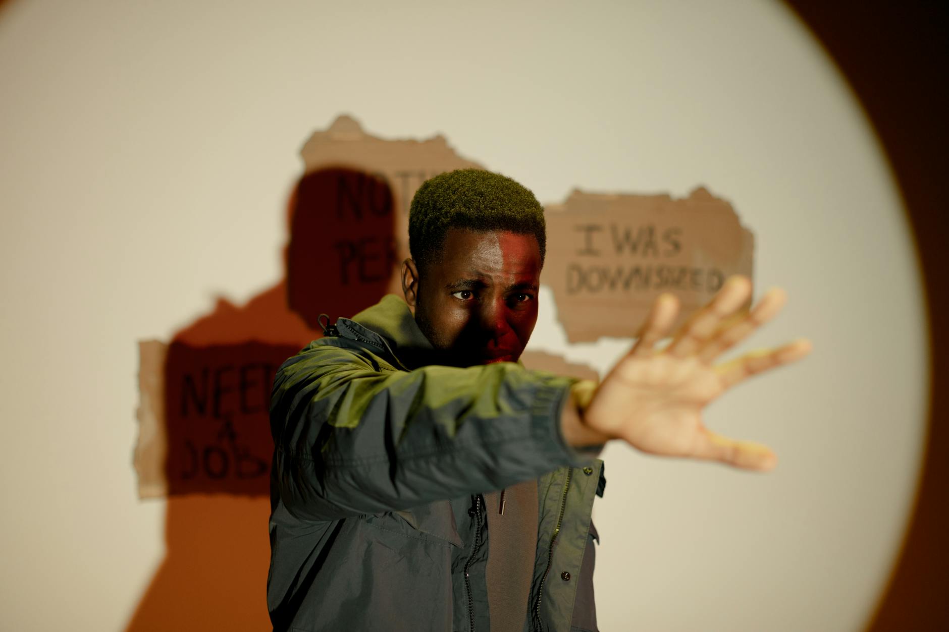 Logo Krosna lub symboliczne zdjęcie psa i kota jako element programu wsparcia dla właścicieli psów i kotów